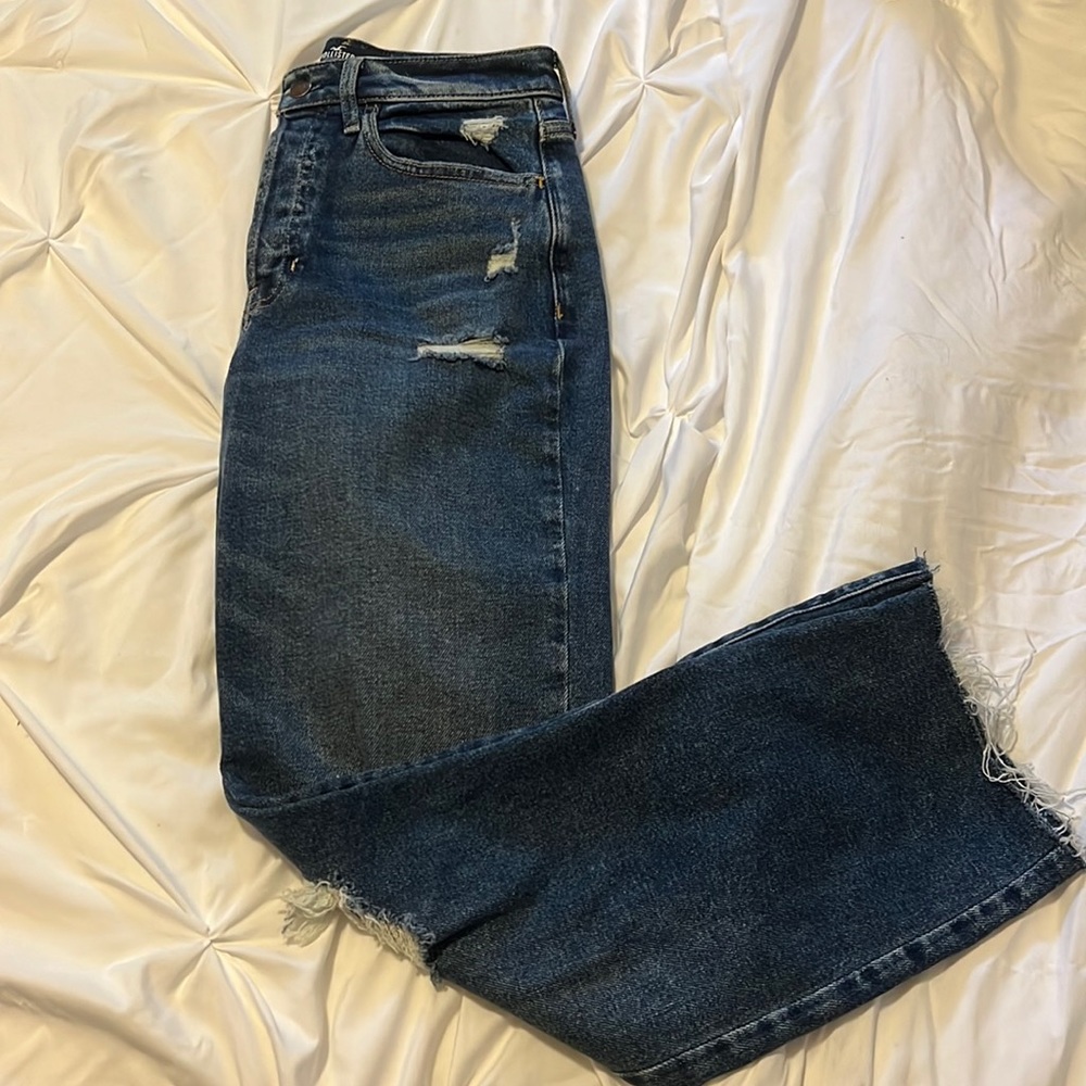 hollister ripped mom jeans 🤍